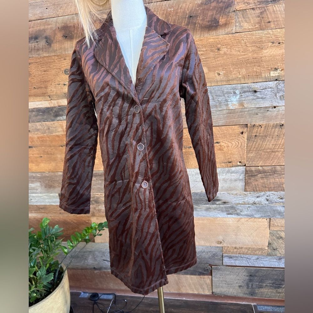 ELEVEN RARE FIND..ZEBRA flocking on this beautiful duster size Med